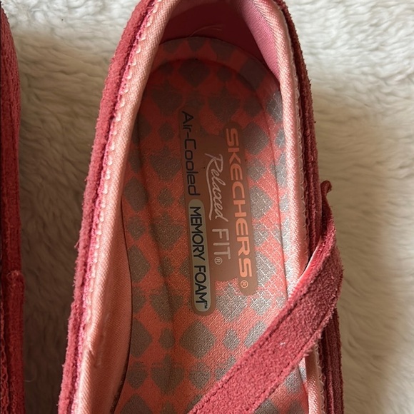 Skechers Pink Flats with Breathable Perforated Design - Picture 2 of 6